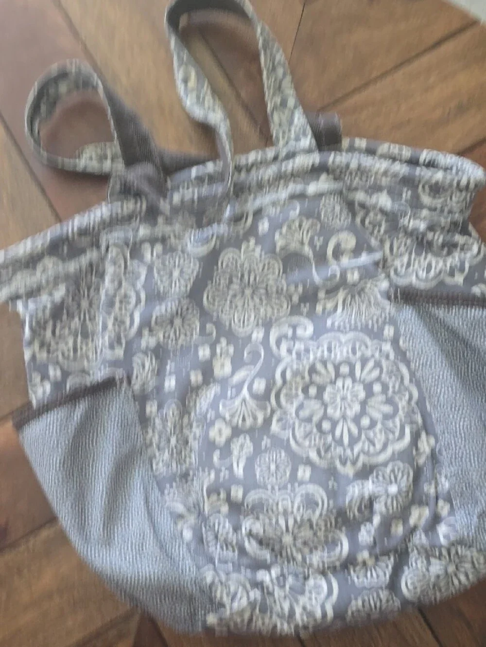 Thirty-One Retro Metro Gray and White Floral/BohoTote. Retired Print
